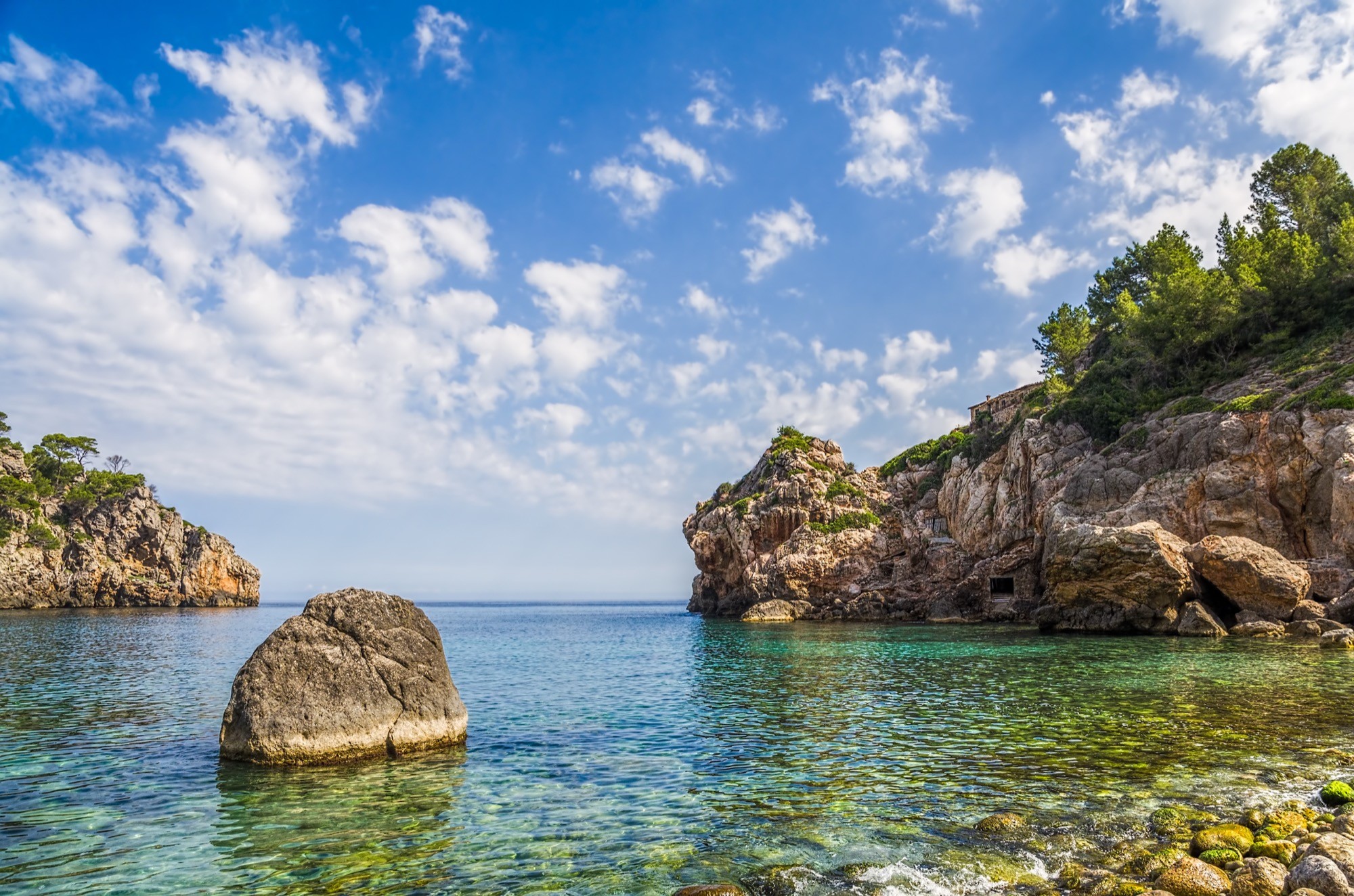 The turquoise water of Cala Deià
