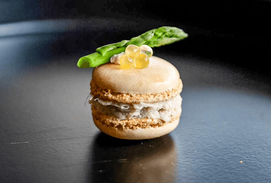 Luxe amuse en champagne pairing tijdens exclusieve champagne tasting in Amsterdam