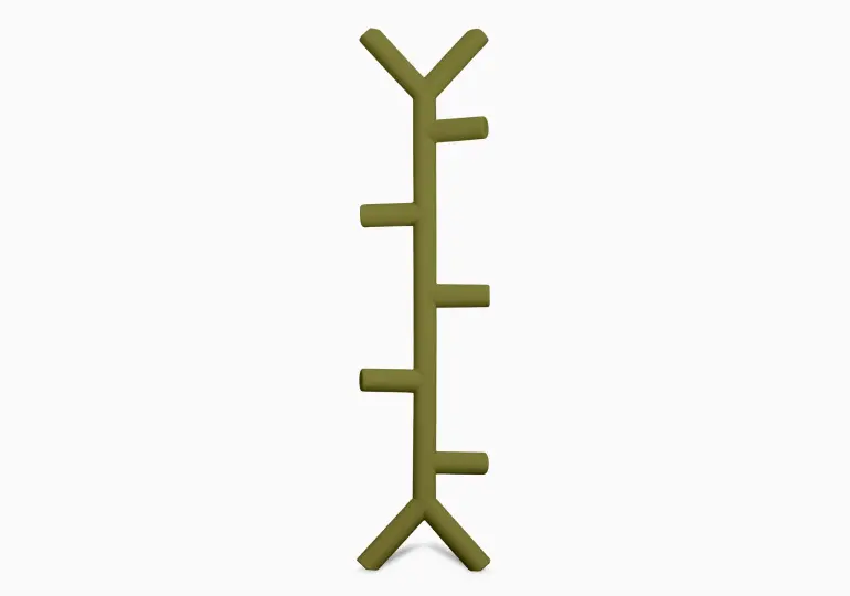 Ramo Coat rack para colgar abrigos en color verde con fondo blanco de SERRALUNGA