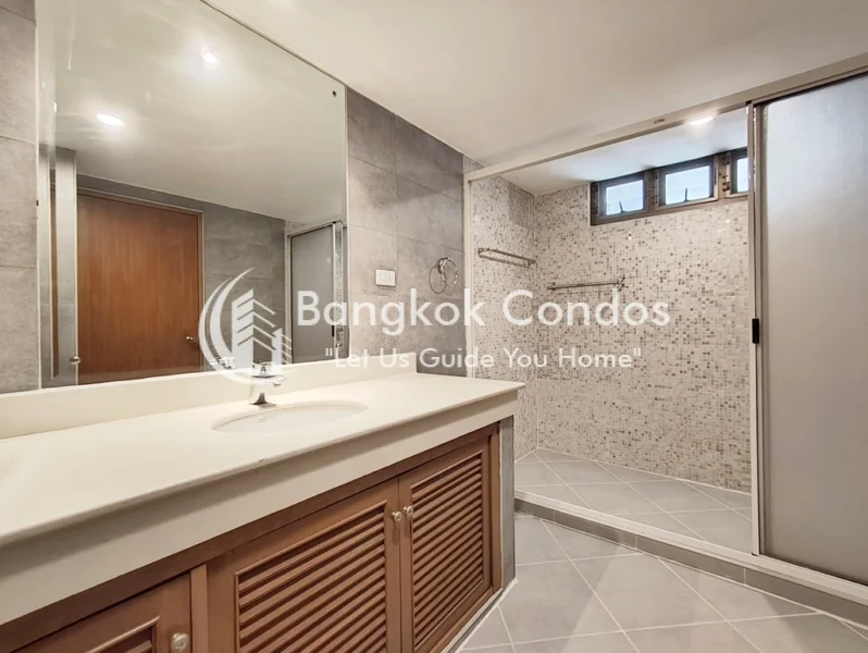 Asa Garden 3 Bedroom Duplex Brown Pet-Friendly Condo Phrom Phong 5