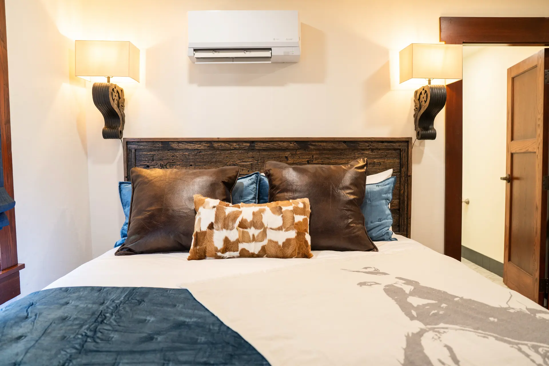 King Suite - The Rancher bed