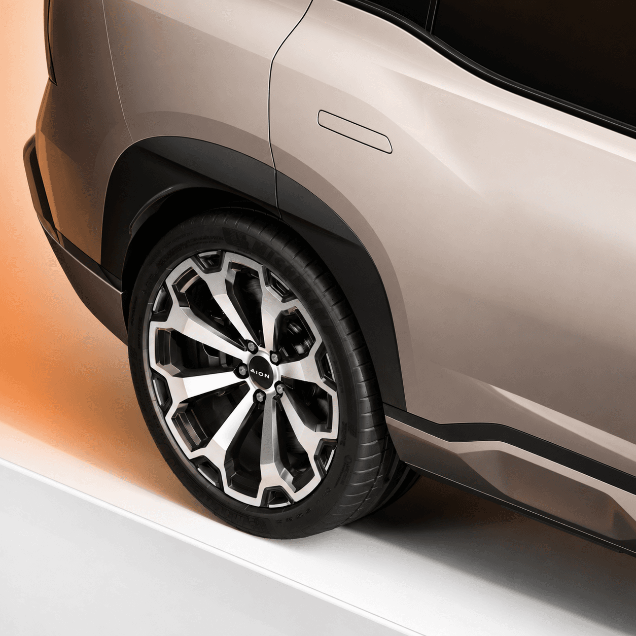 Vista lateral del GAC AION UT con silueta fastback