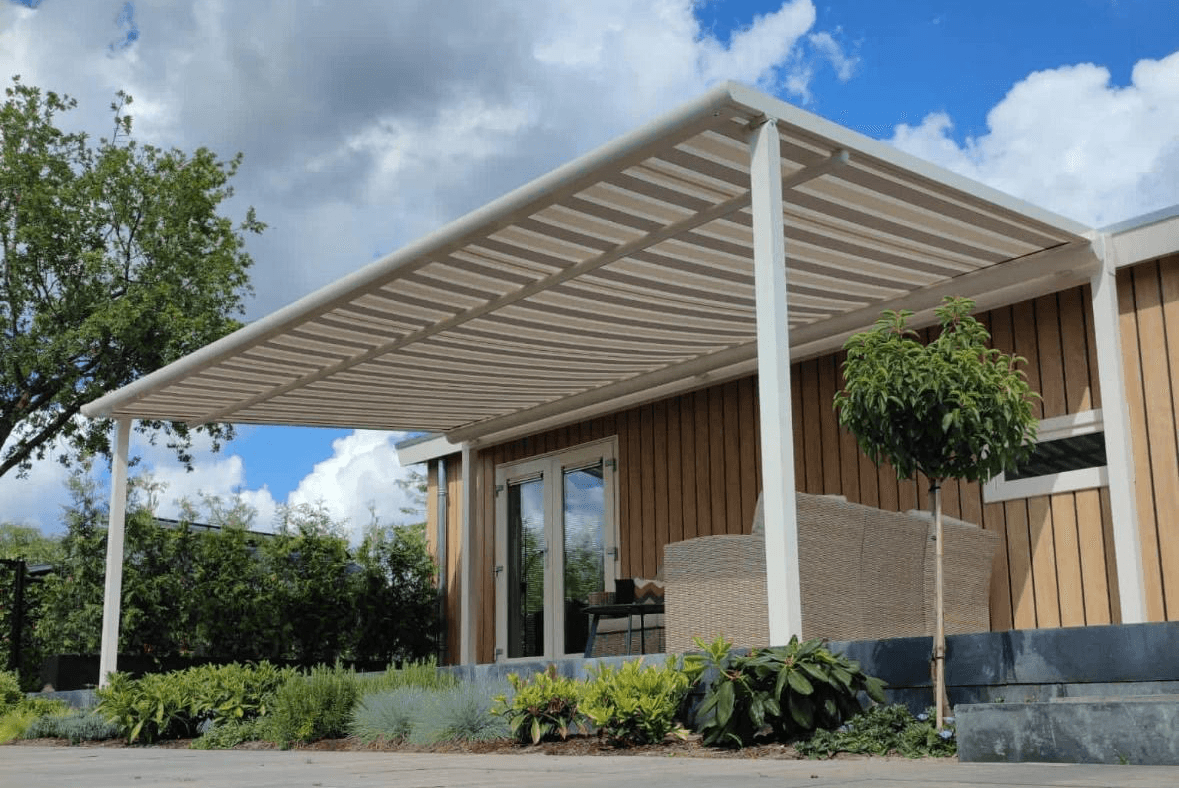 Terrasoverkapping/ zonwering Dugreja Putten