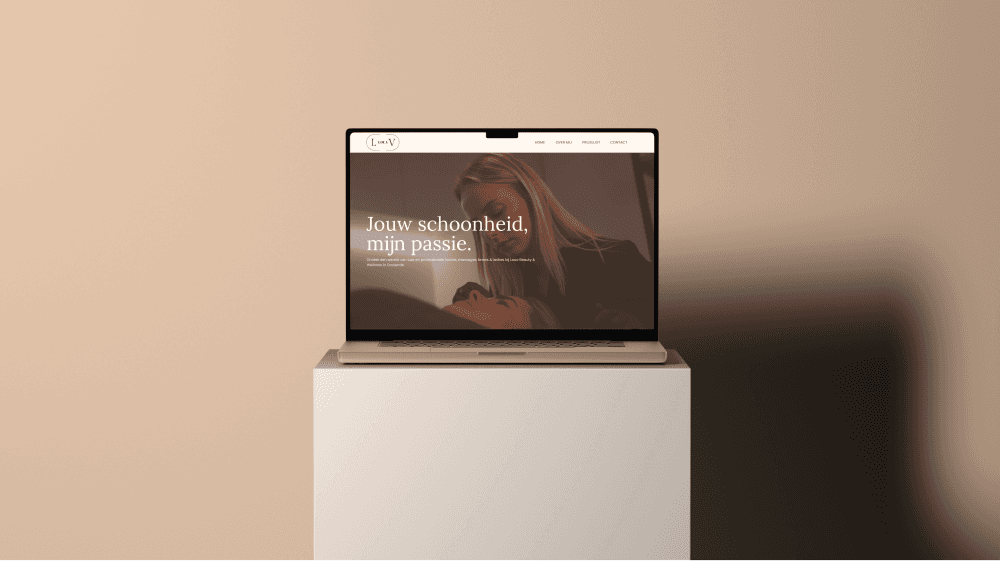 Een Macbook Pro mockup van de Loua Beauty & Wellness Oostende Website homepage