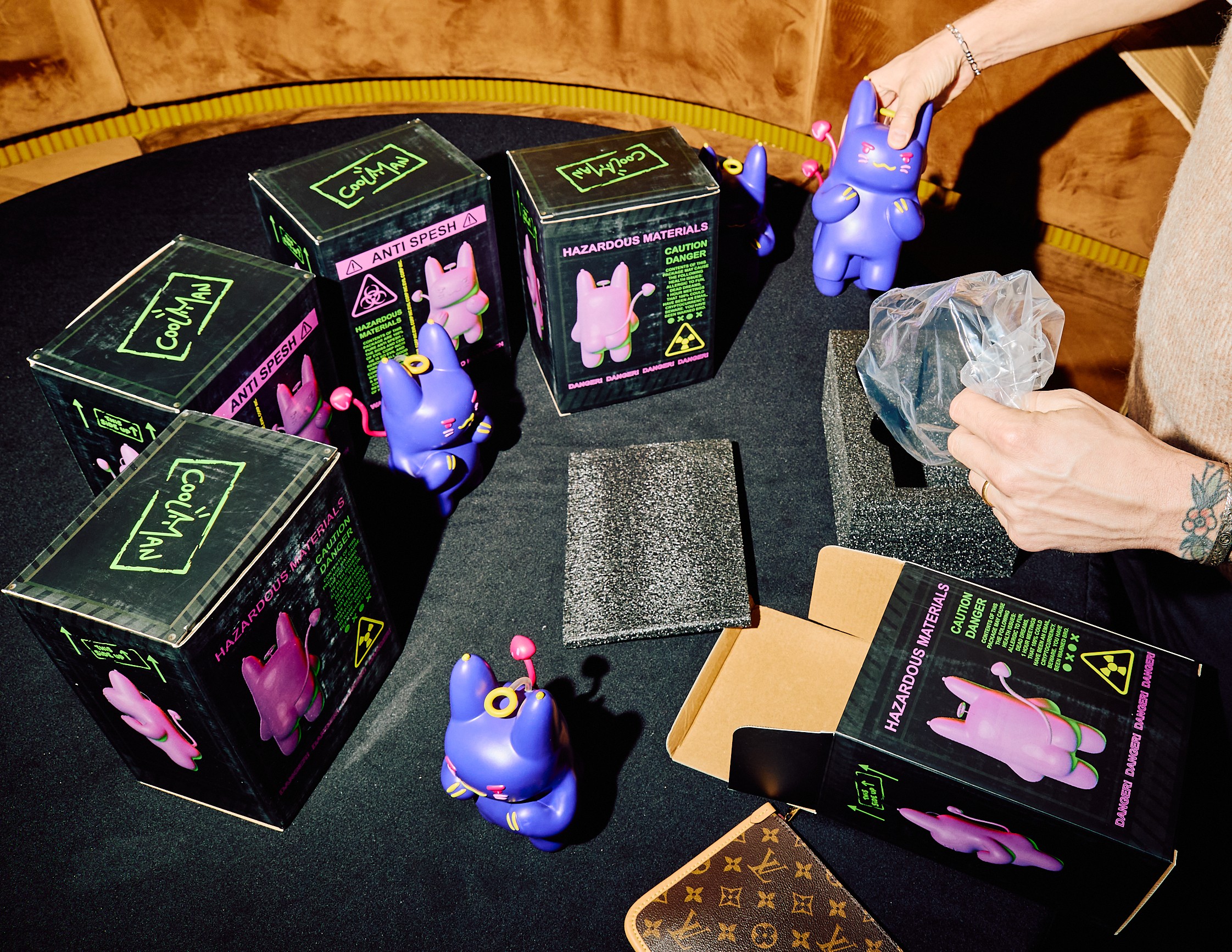 alt="coolman figures and packaging"