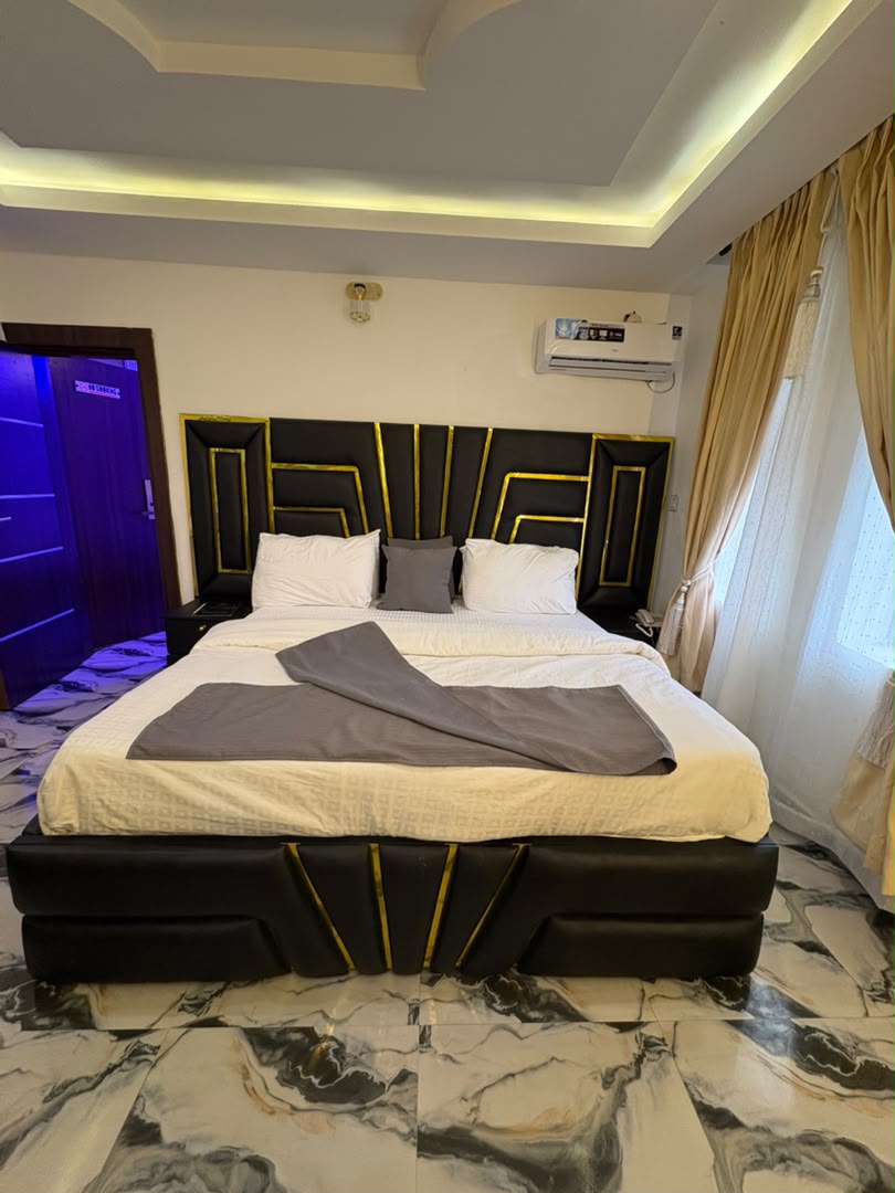 Authentic Exclusive Gold Coast Hotel & Suites photograph