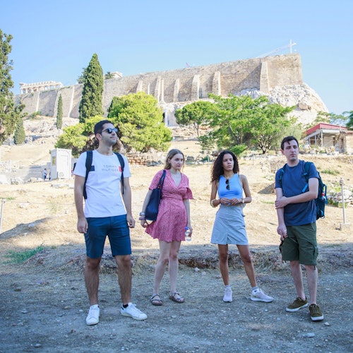 Vid foten av Akropoliskullen