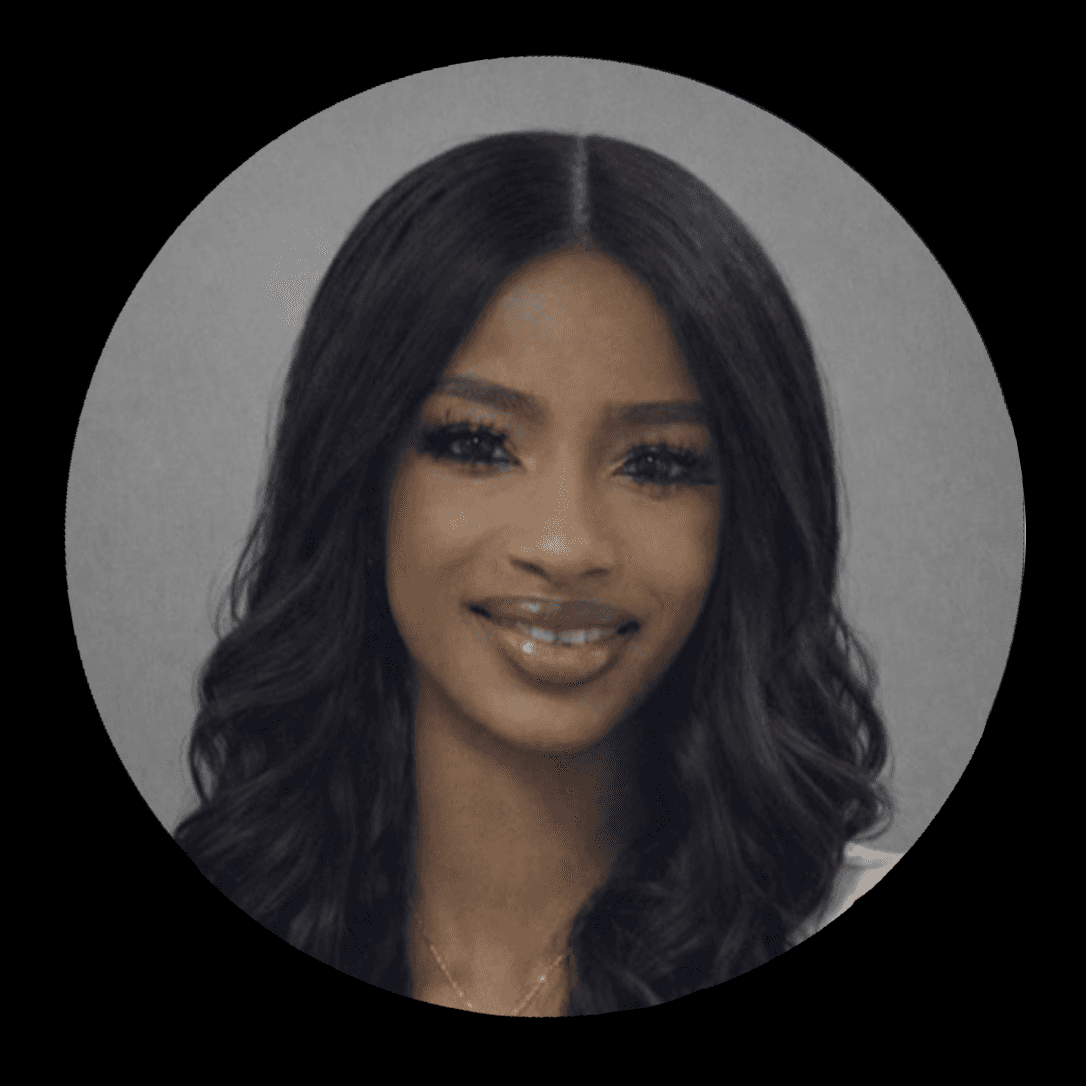 woman on focus photography