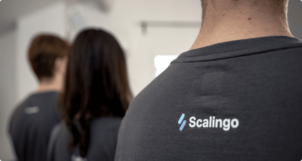 Picture of the Scalingo team discussing