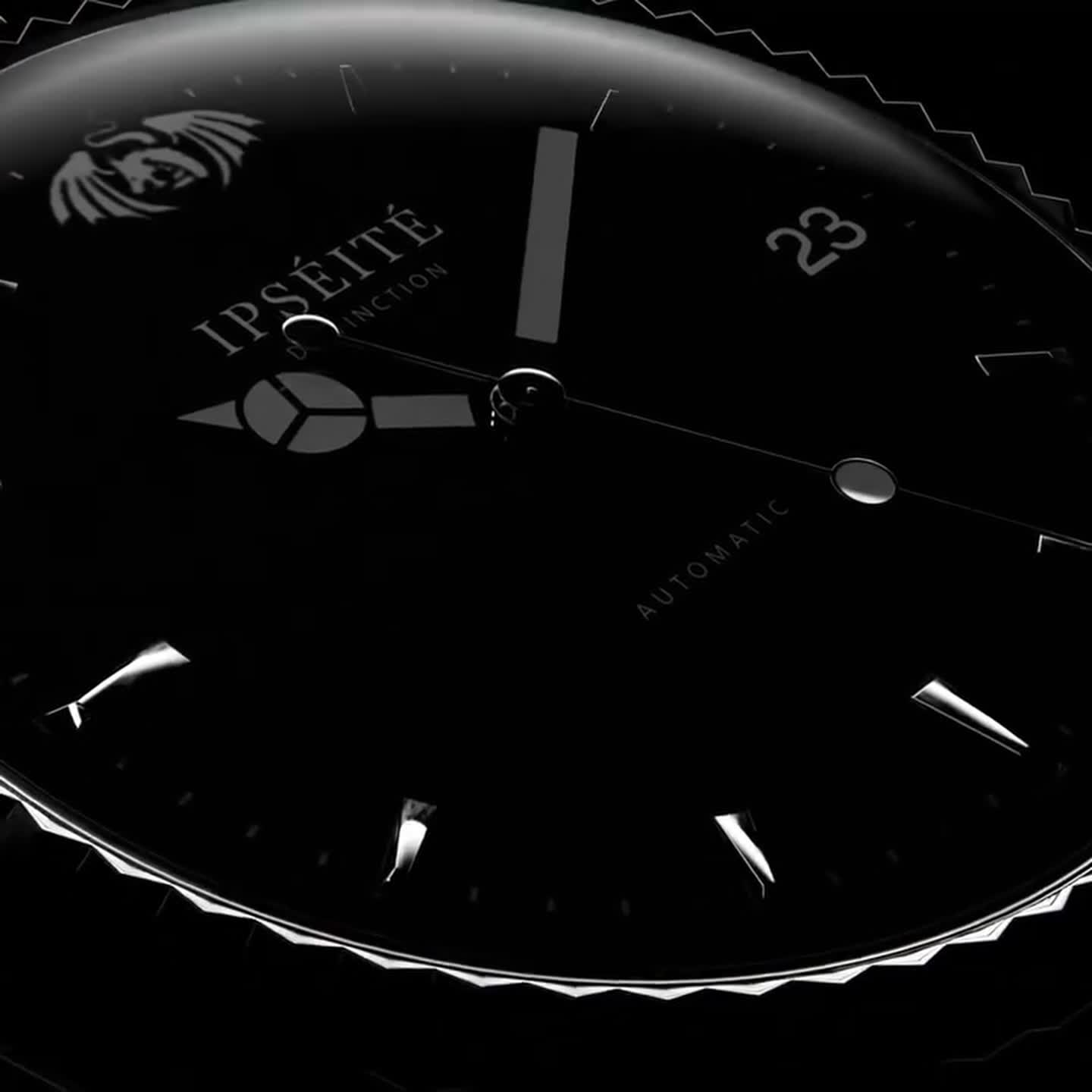 Ipséité distinction watch 3/4 colse up view