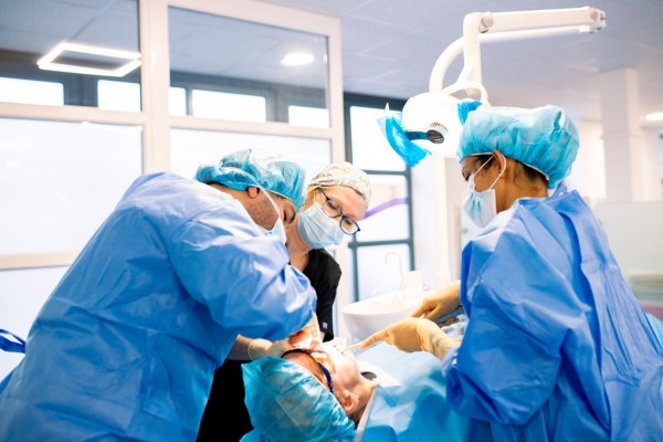 Postgraduate Certificate in Dental Implantology for Dentists 