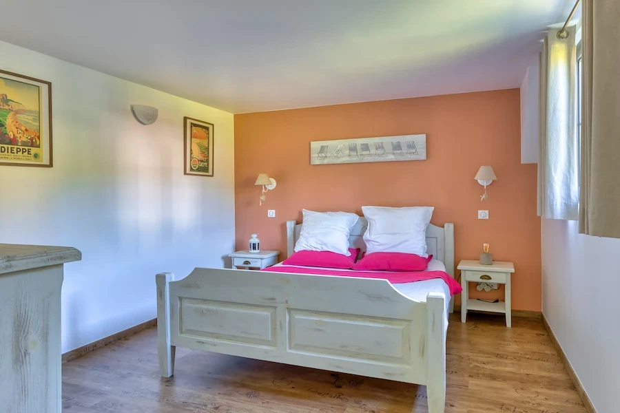 Chambre double lumineuse du Cottage Dieppe "Le Gite des Amis" à la Villa Argonne en Normandie