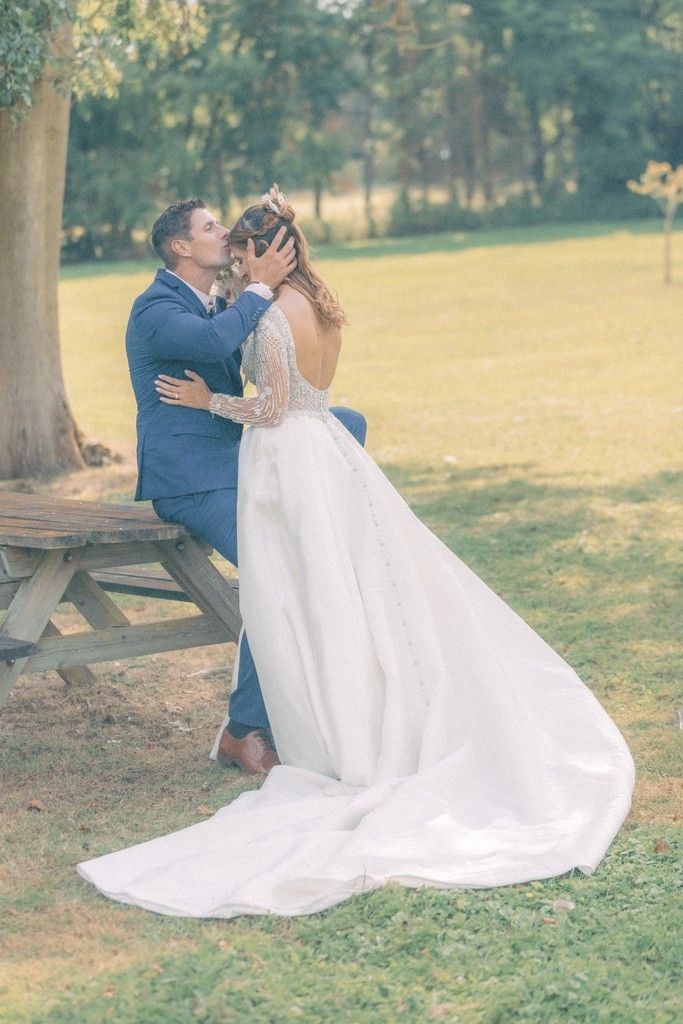 Album photo de luxe — French wedding photographer Paris — luxury wedding book France — Maison Elion — relique photographique rare — fragment intemporel — rituel artistique — photographe mariage haut de gamme — Seine-et-Marne 77 — album mariage bespoke sur mesure — timeless photography France — image symbolique — luxury French wedding photography