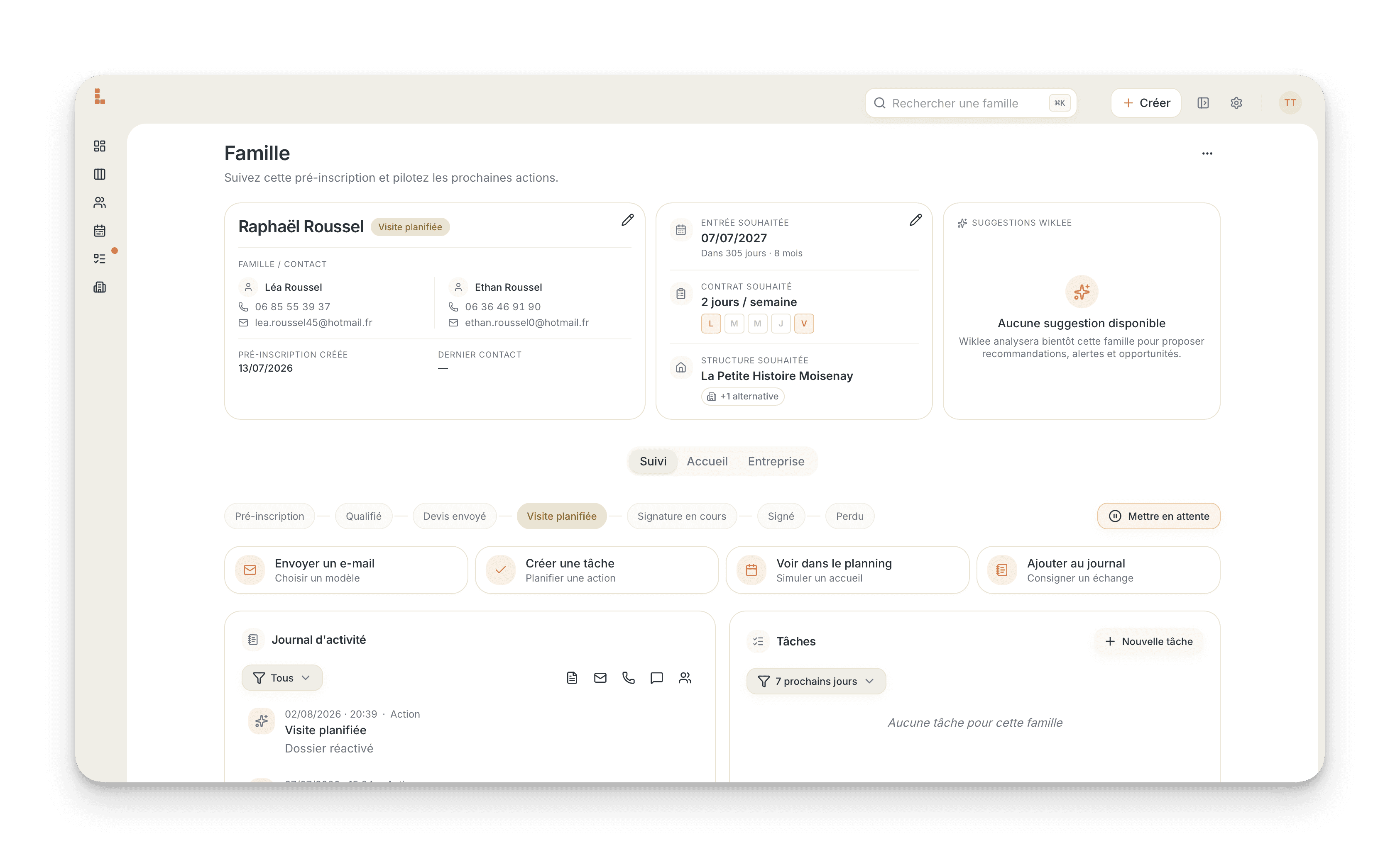 Partie supérieure d’une fiche famille Wiklee avec les actions de modification de l’identité et du besoin d’accueil.