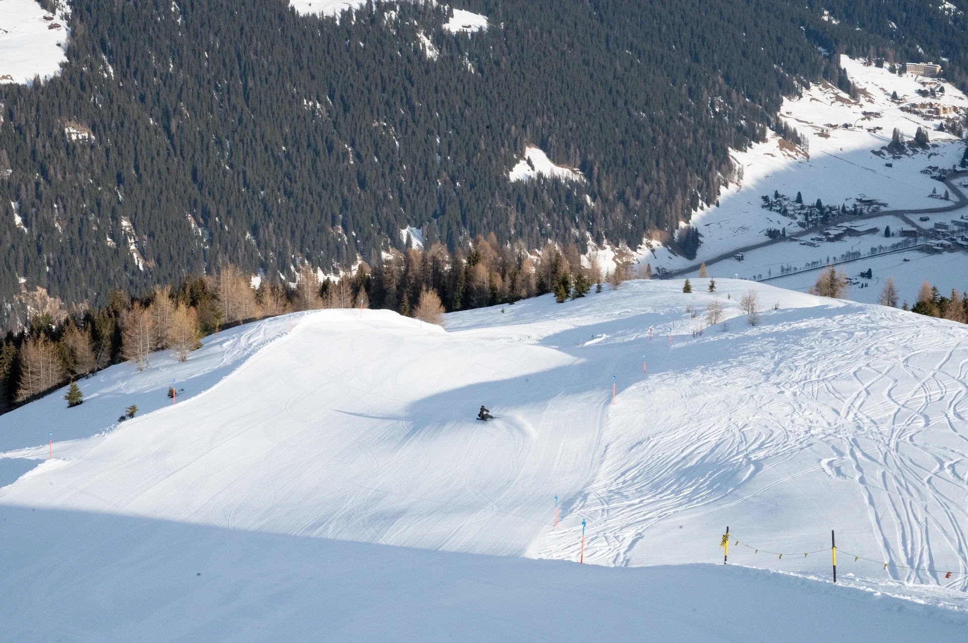 A skier carving on the slopes of Rinerhorn in Davos-Klosters.