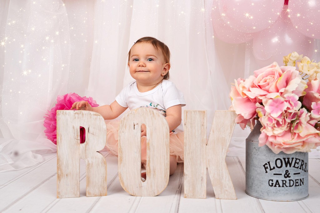 Focení k 1. narozeninám v ateliéru Praha 9, dětská fotografka Bára Linhová.