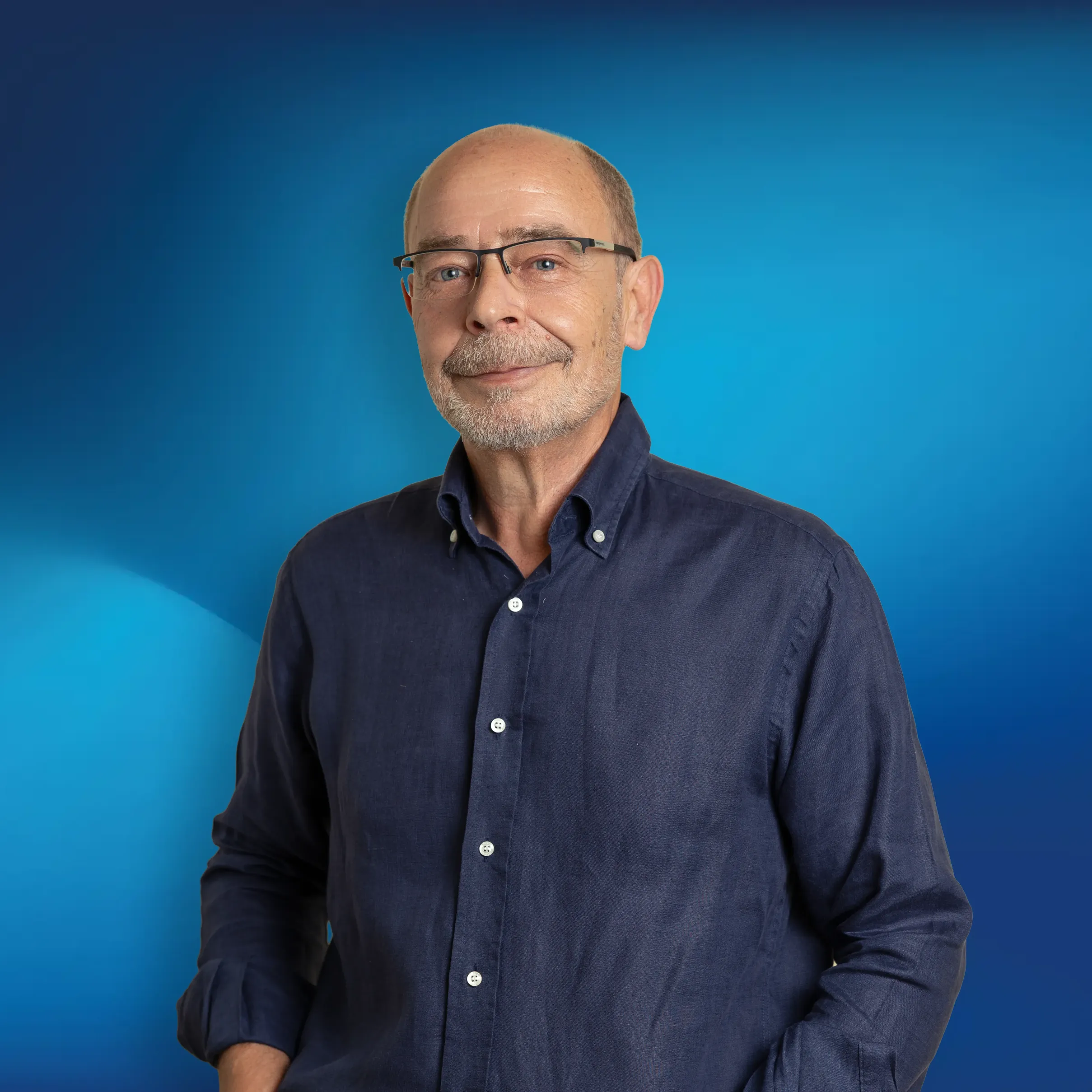 Retrato de Antonio Martínez Ballester, fundador de la agencia exclusiva Allianz en Murcia centro y mediador con profunda experiencia en la resolución de siniestros.