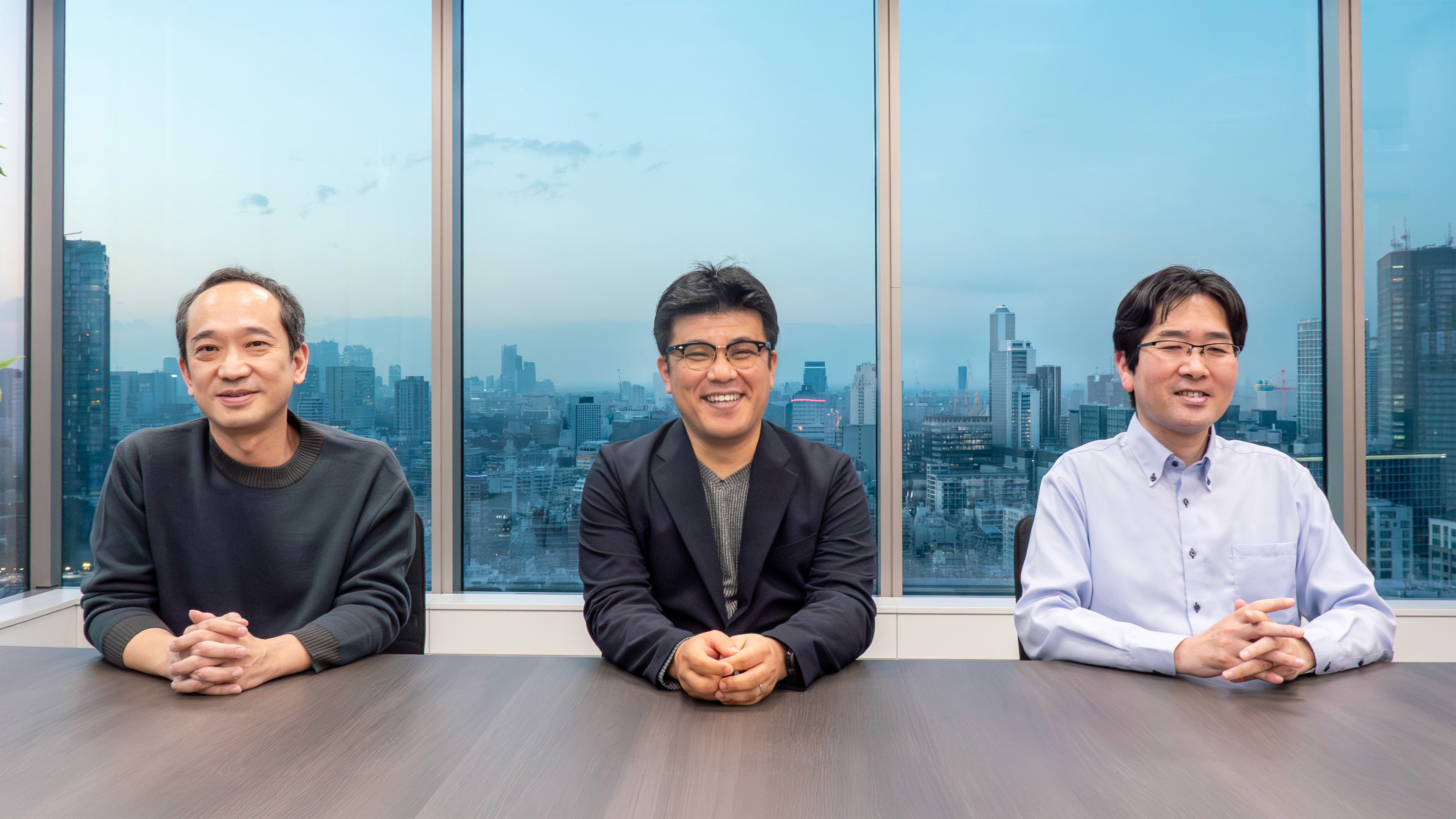 住信SBIネット銀行株式会社　細野 高志 様（中央）、山岸 正明 様（右）、佐藤 武 様（左）