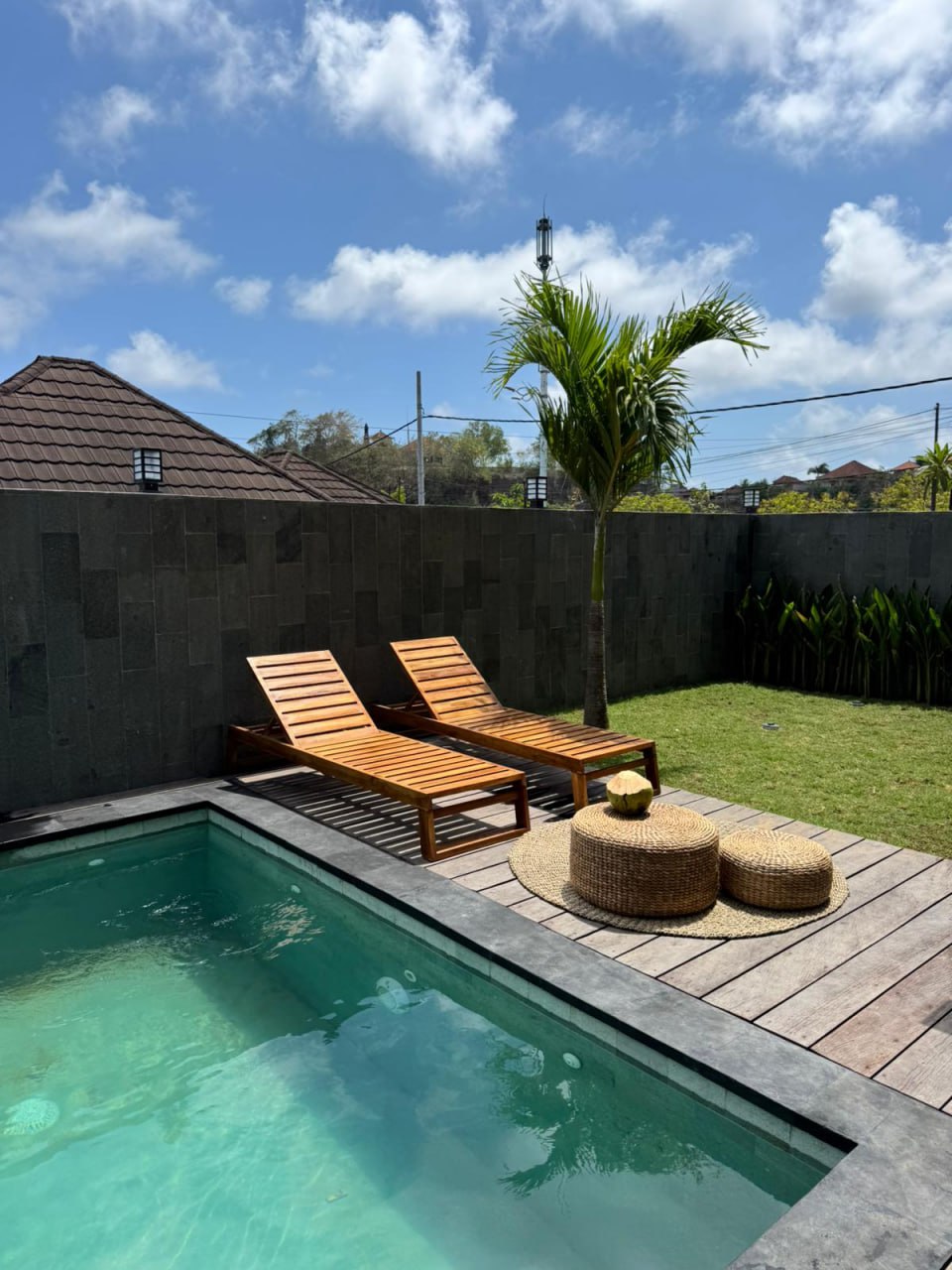 Виллы с видом на океан в Унгасане, Букит, предлагающие панорамные виды с частных террас на третьем этаже.