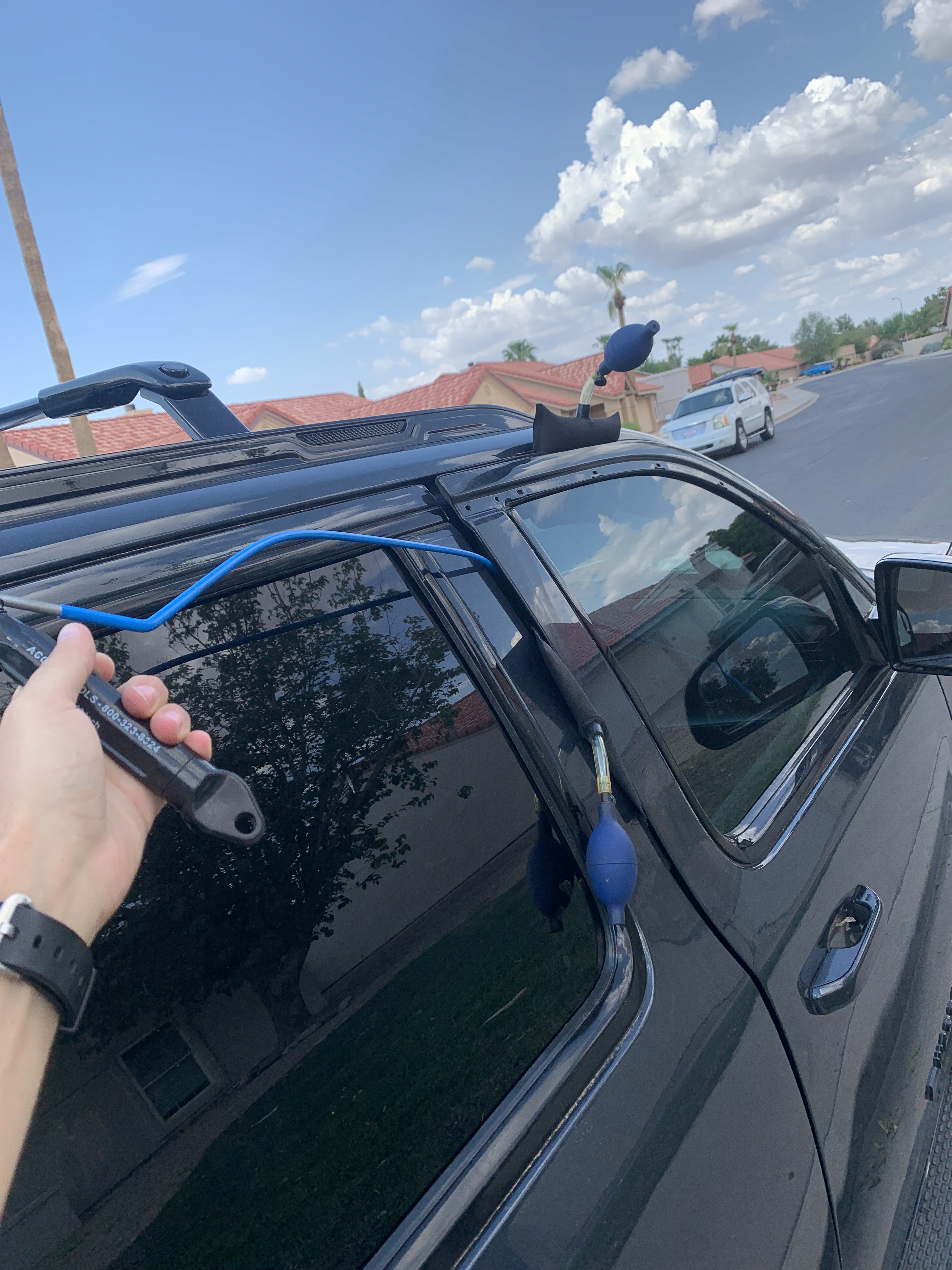 car lockout in phoenix, locked key in car, best lockout service