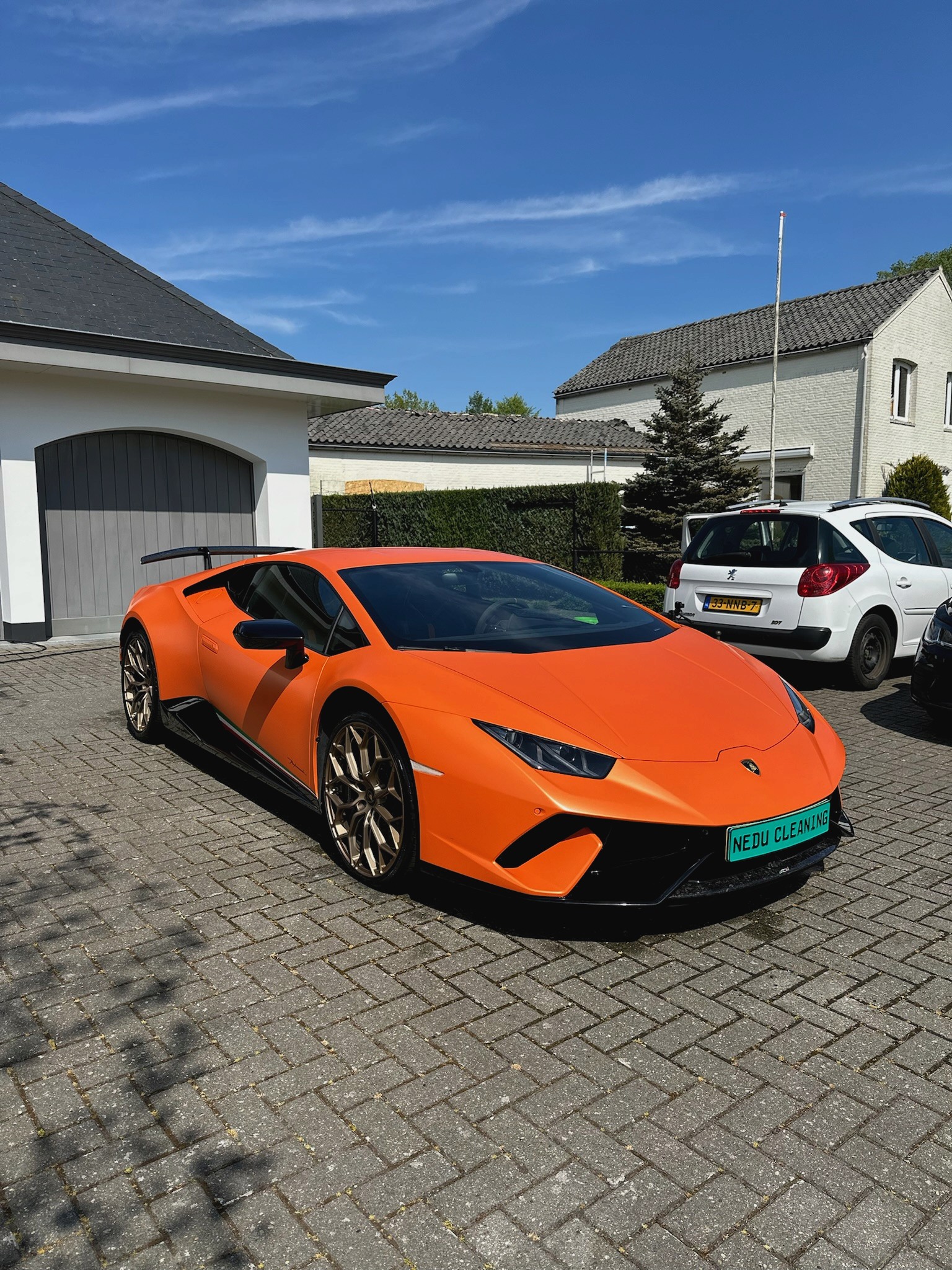 Lamborgini oranje