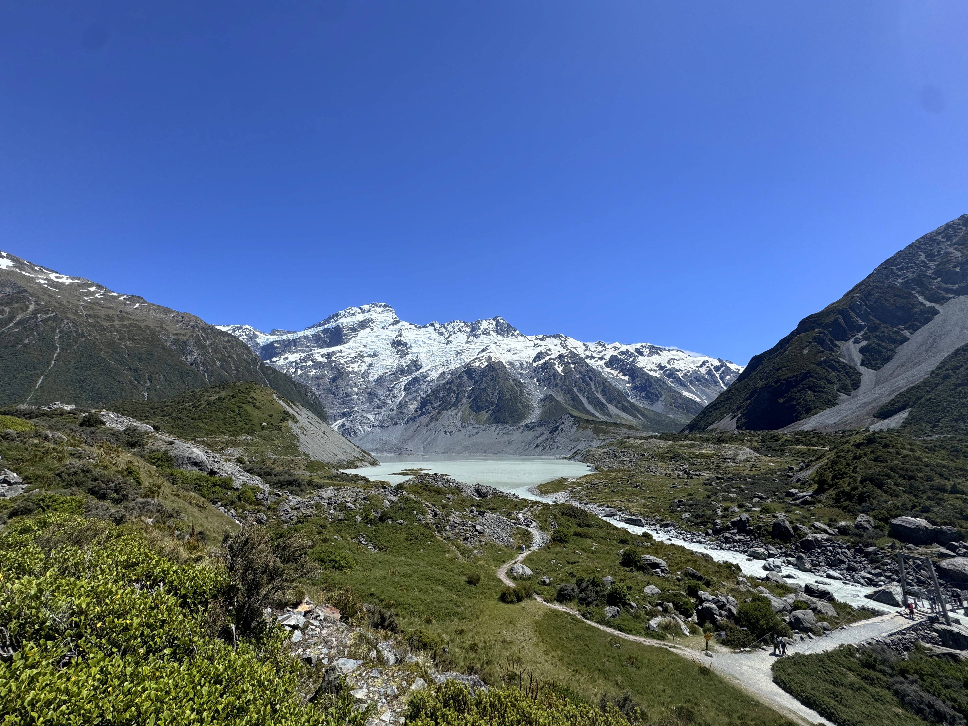 A part of the Hooker Valley Track is captured in this pic.