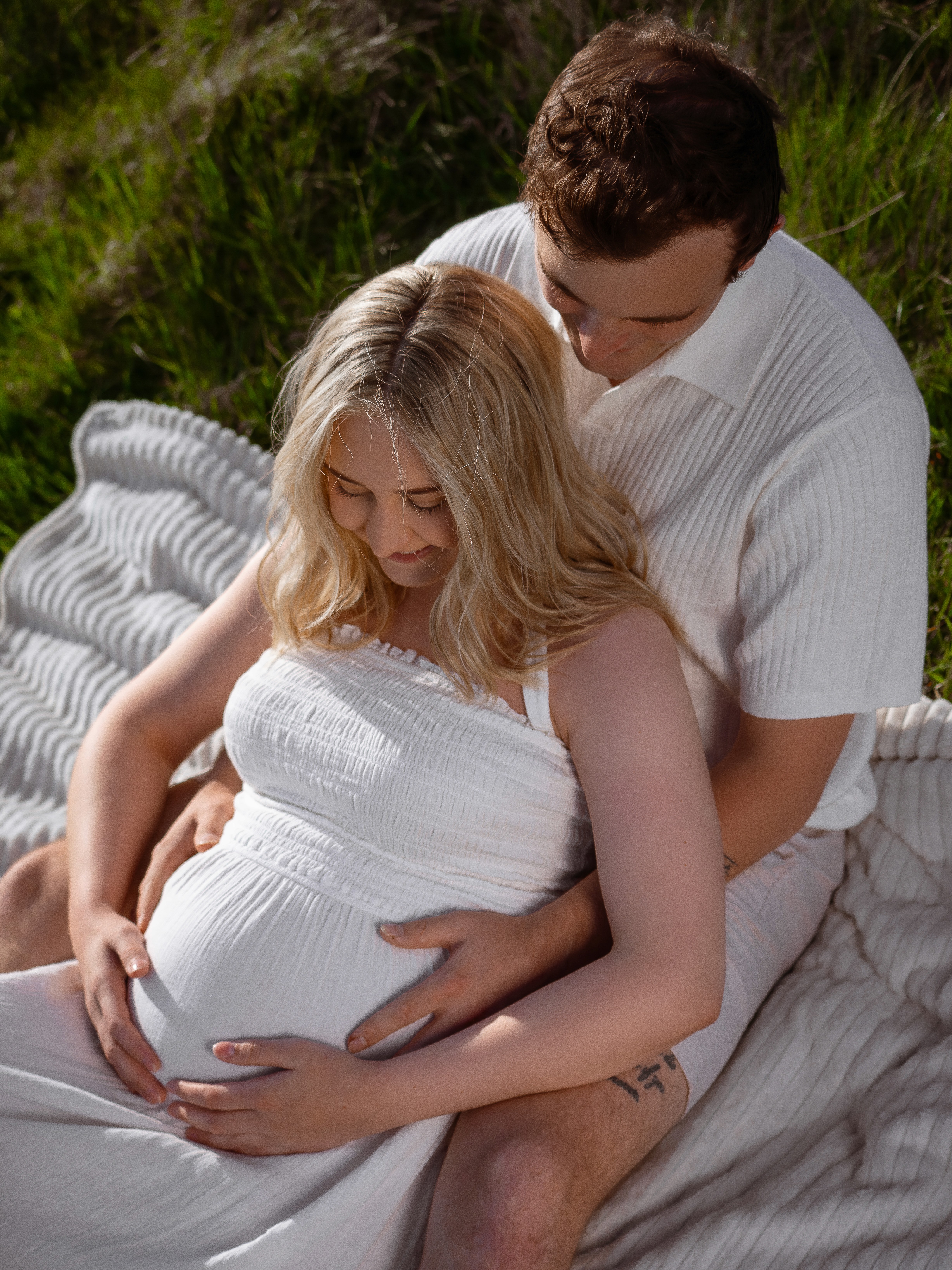 Fotograf i Haugesund fanger graviditetens skjønnhet med myke toner og naturlig lys.