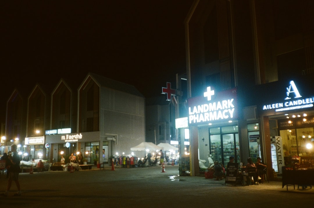 curbside pickup, storefront
