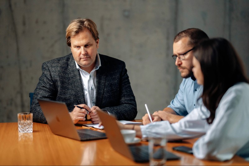 E-Commerce Beratung & digitale Strategien – Commerce Partner im Gespräch mit Unternehmen