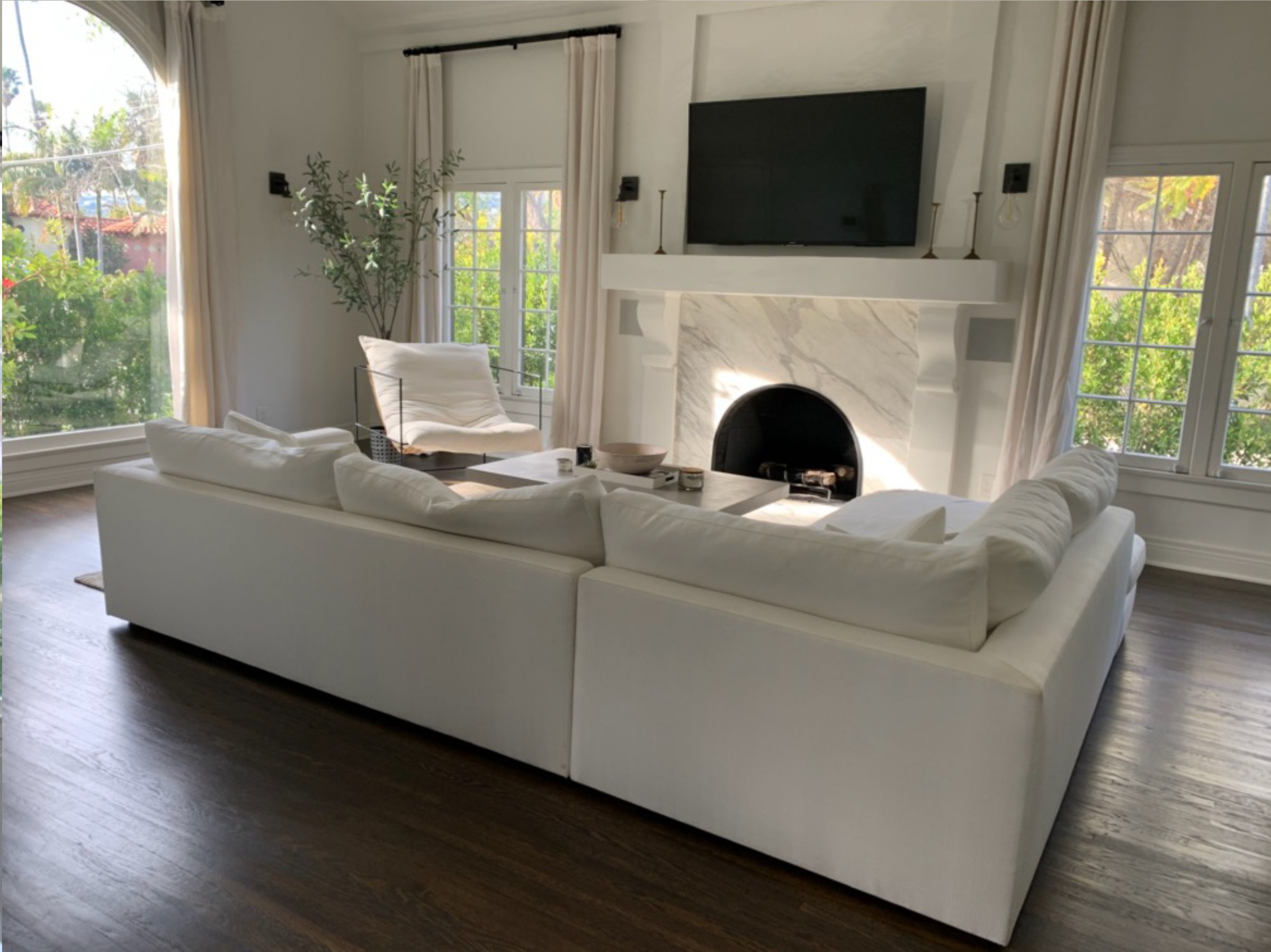 Image of Bright modern foyer