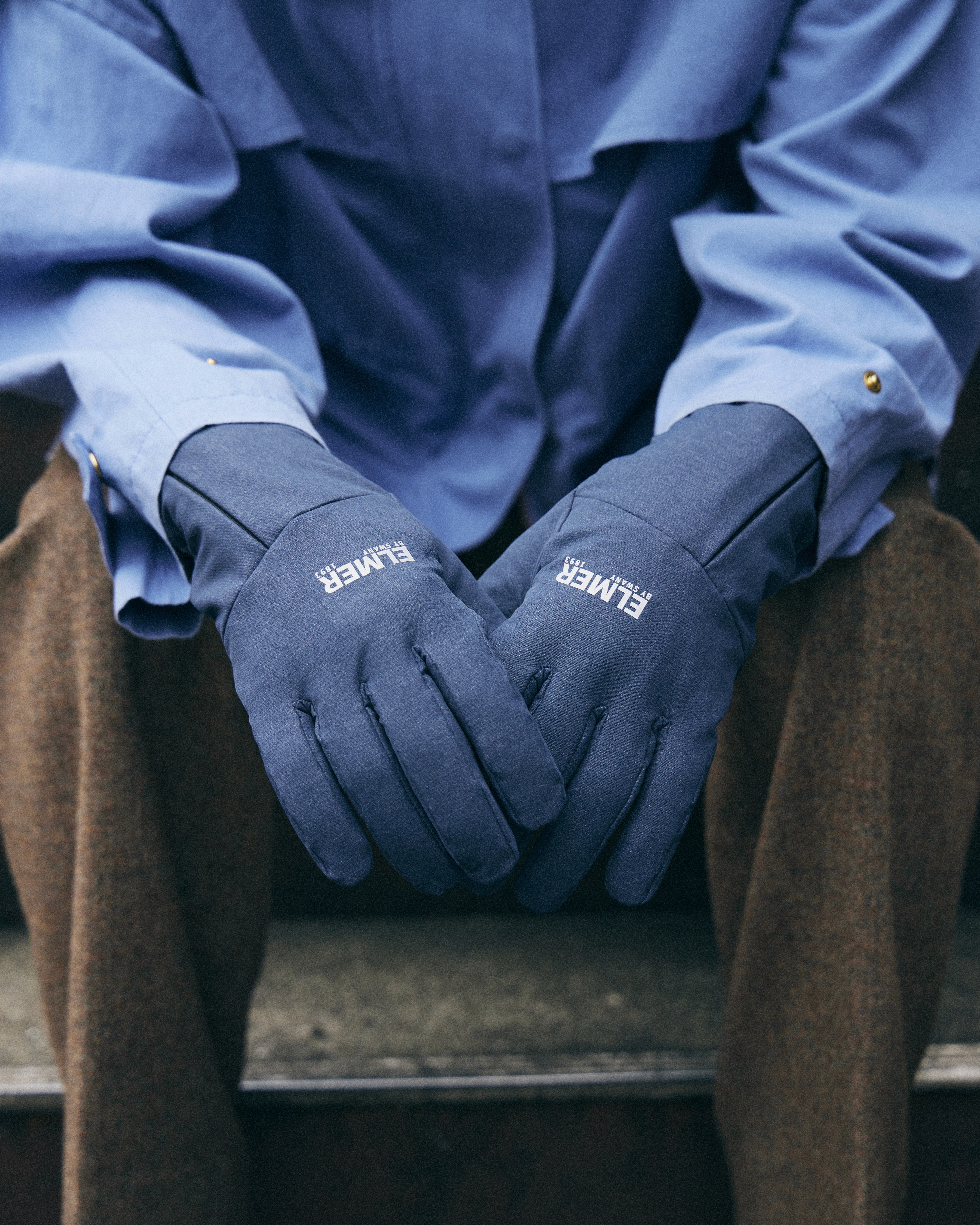 Zoom sur 2 gants techniques Elmer bleus