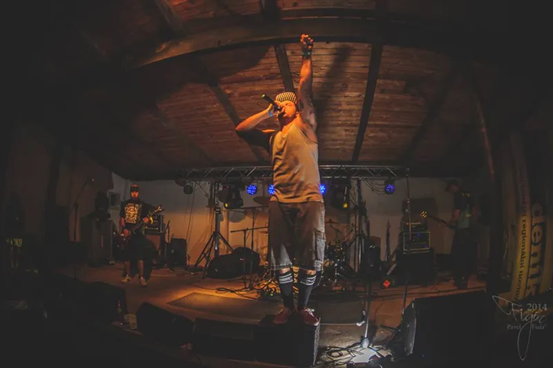 BU-FU live performance