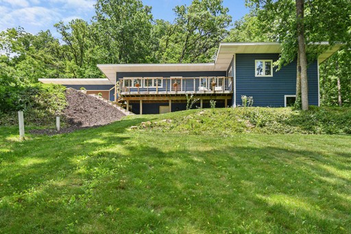 7330 Roberts Road, Arena