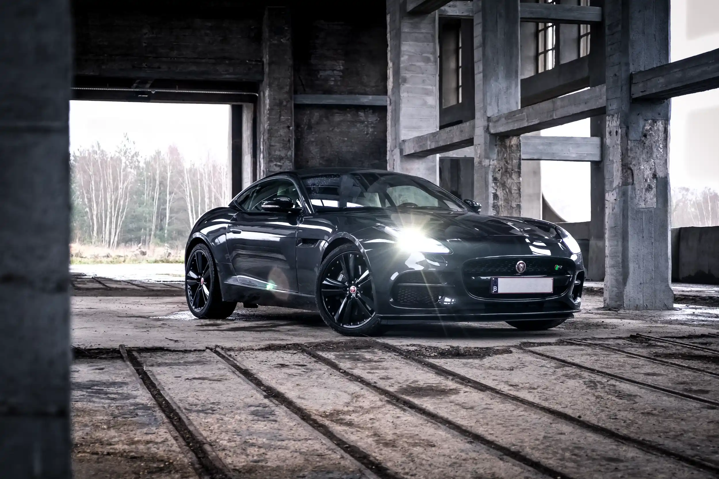 Automotive Photography: Carpathian Jaguar F-Type in an urban building.