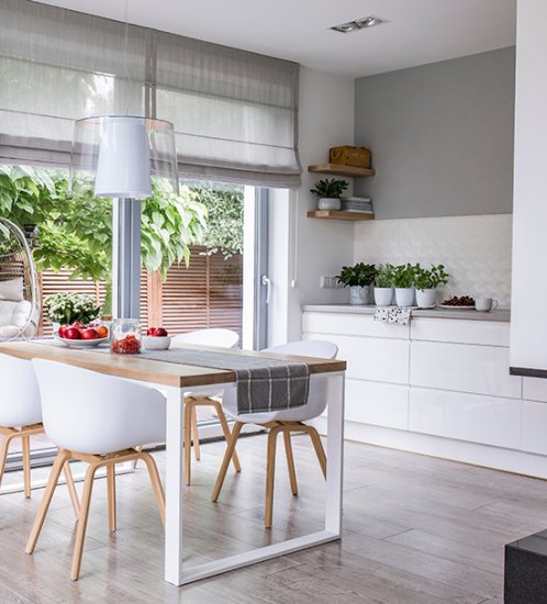 Add rustic touch for your kitchen with Roman shades