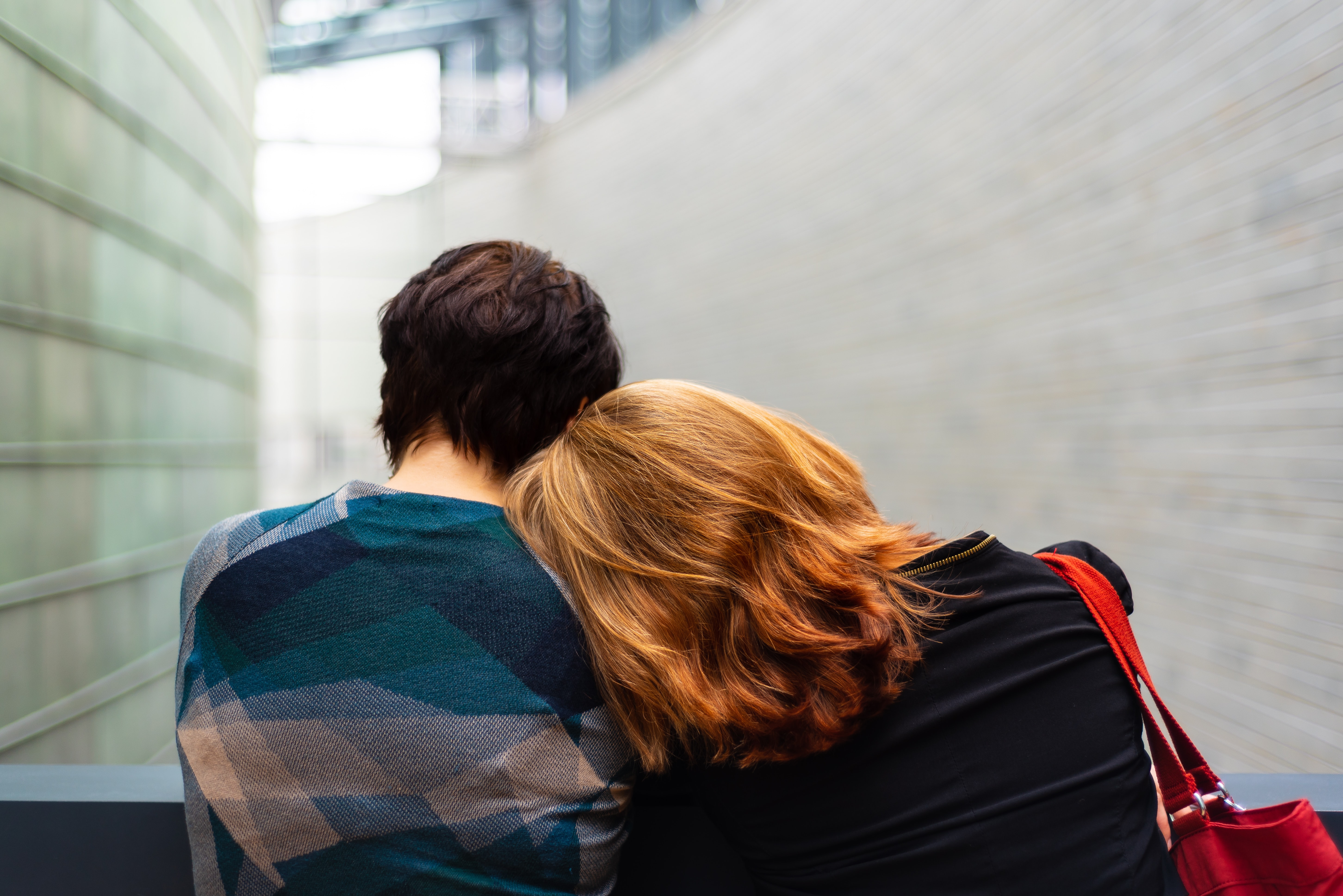child and mom leaning against each other