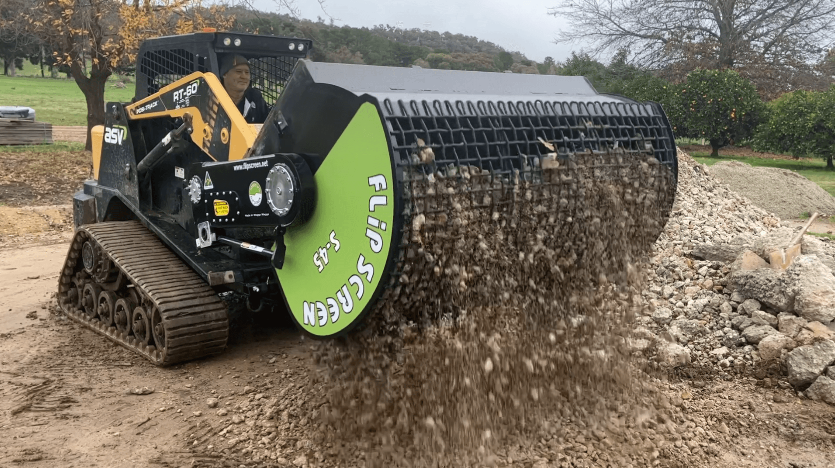 E20 FlipScreen on an Excavator 1