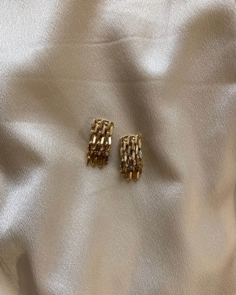 Hand-picked in Paris, France.

Our products are authentic and original and mostly one of a kind pieces.