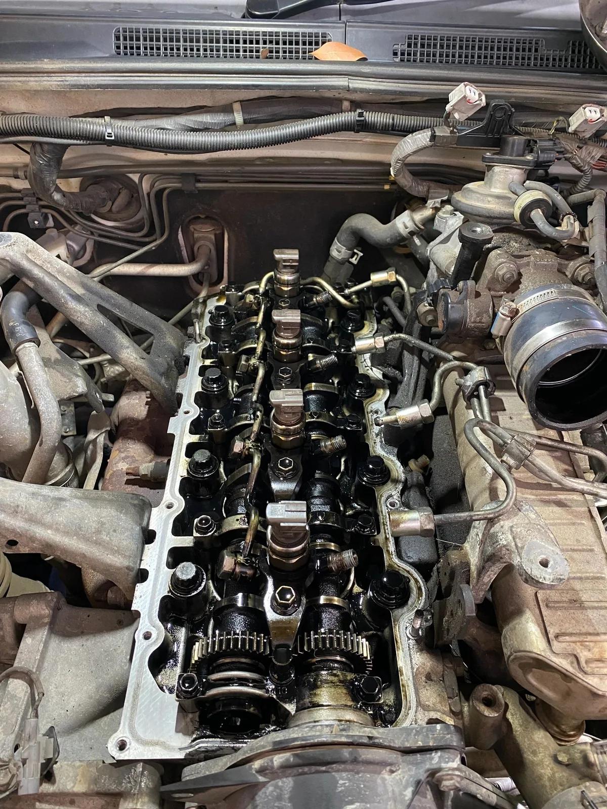 Engine servicing work