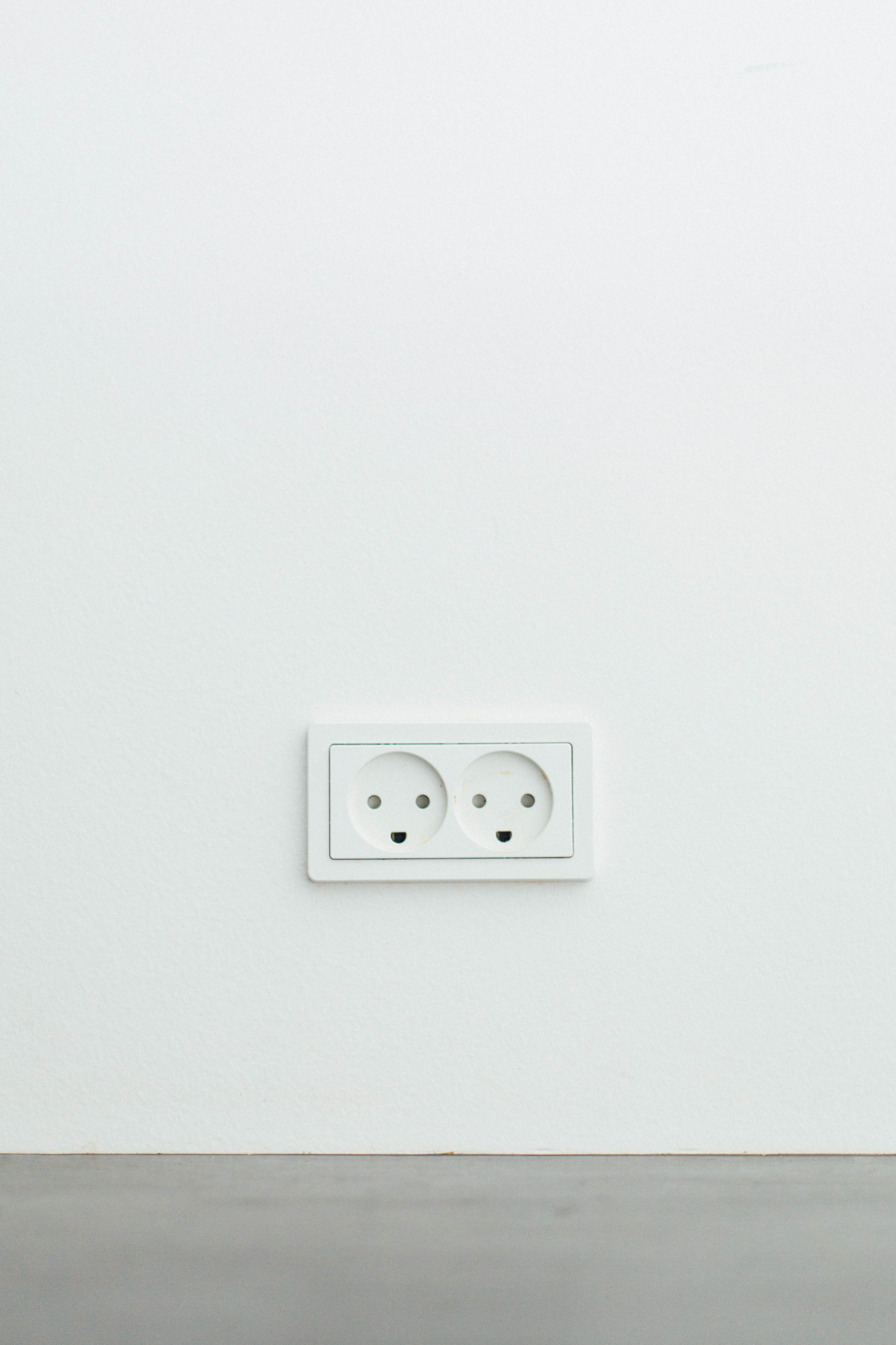 Double set of electrical plugs