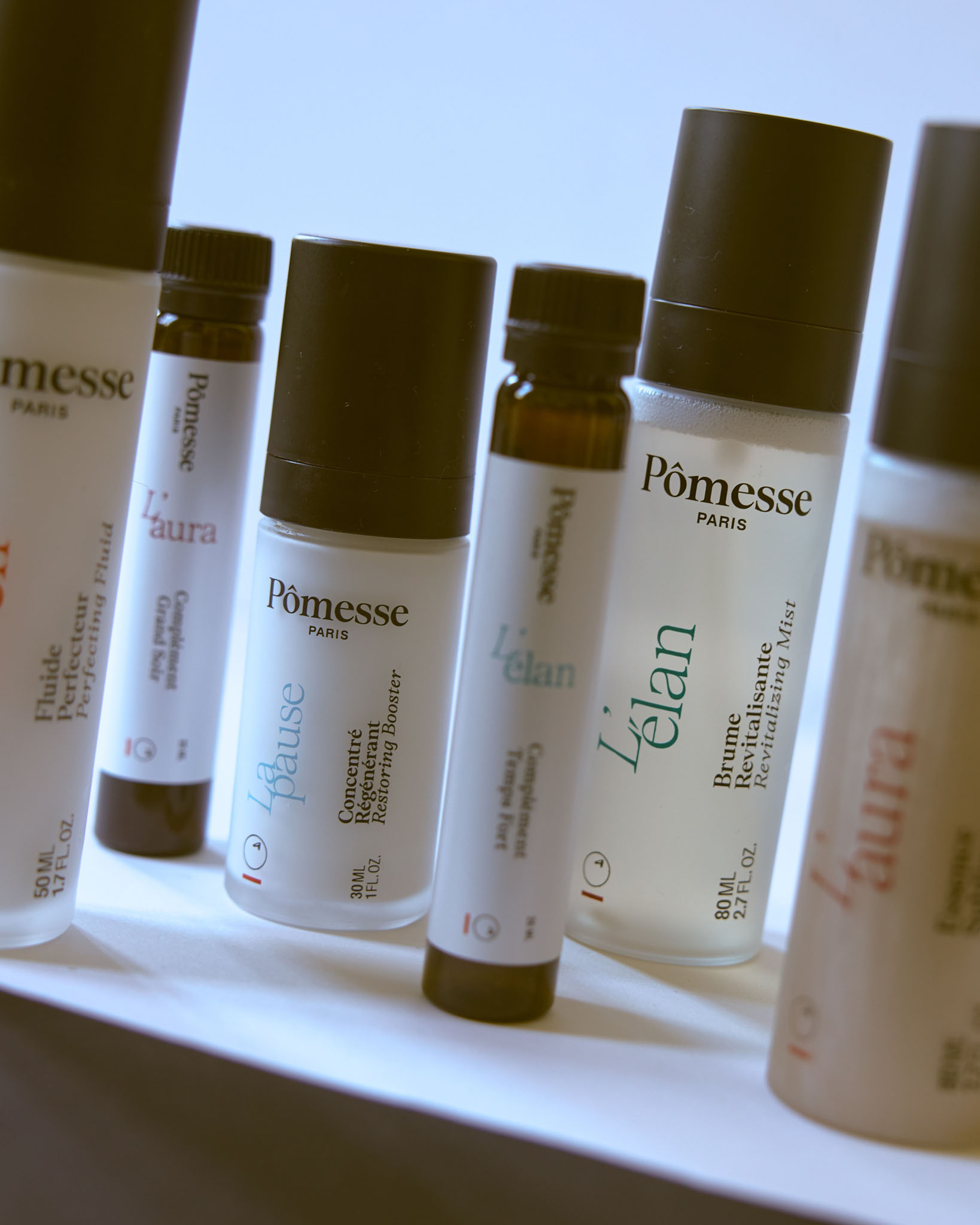 double image représentant des soins dermocosmétiques et un liquide nutraceutique