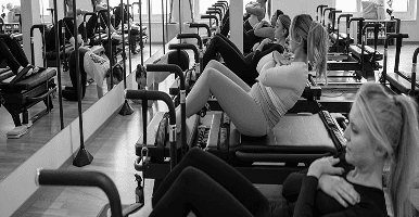Reformer Pilates und Lagree-Workout in St. Gallen. Bold – Kraft, die du spürst. 45 Minuten Full-Body Workout mit gezieltem Widerstand – für mehr Stärke, bessere Haltung und neue Beweglichkeit. Intensiv, dynamisch und nachhaltig wirksam. Zusammen mit unseren Nachbarstudios wie Riva Circle bringen wir Reformer Pilates nach St. Gallen.