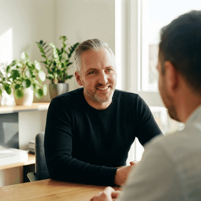 Einfühlsames Beratungsgespräch zur psychischen Gesundheit am Arbeitsplatz
