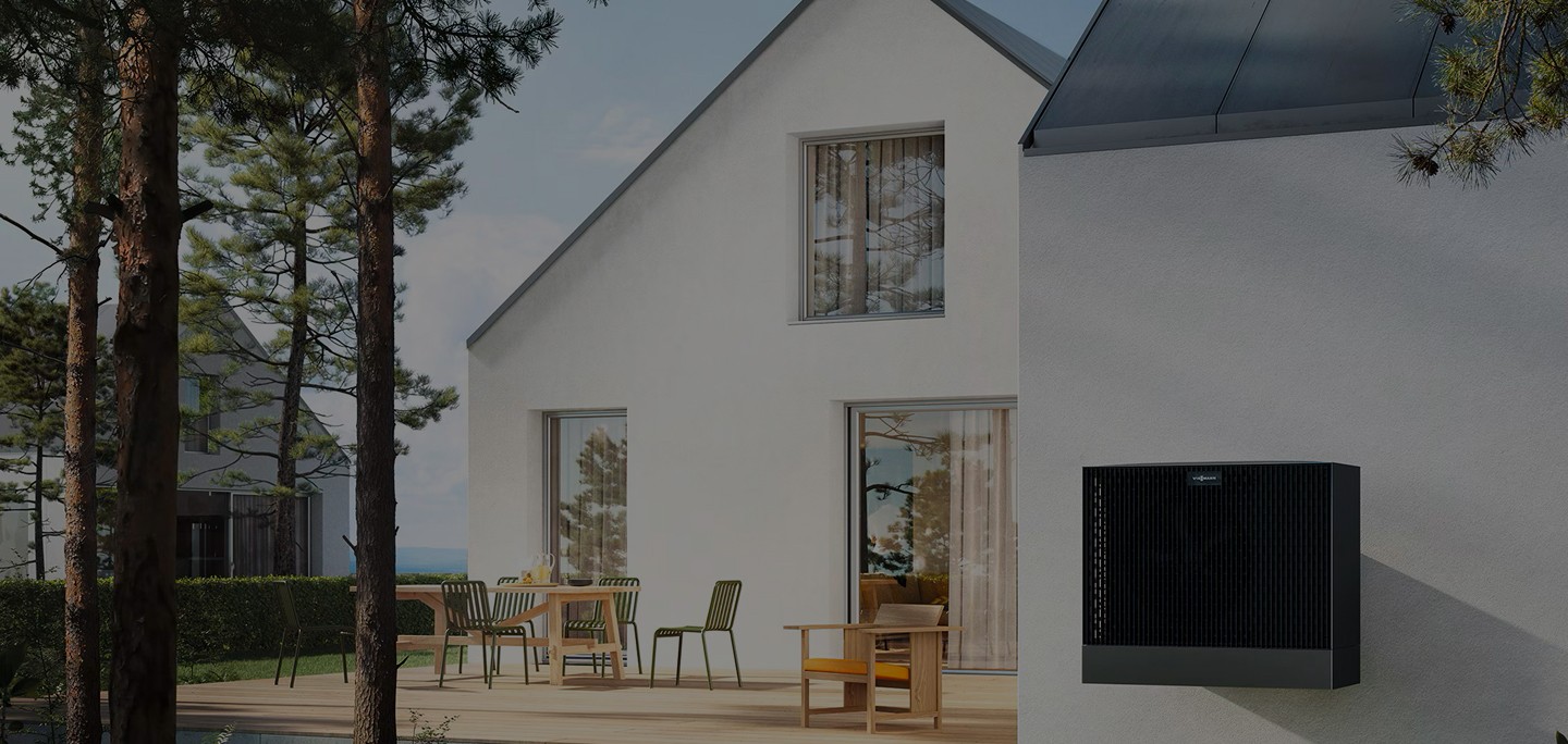 Viessmann Wärmepumpe am Haus – effiziente Heizlösung mit staatlicher Förderung für nachhaltige Energie.
