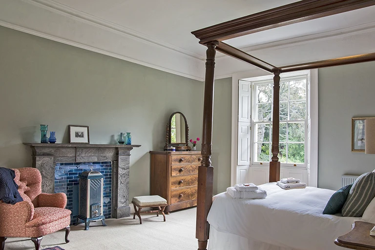 Hartingtons Heritage Tours hotel, Darley House, relaxing bedroom with four poster bed