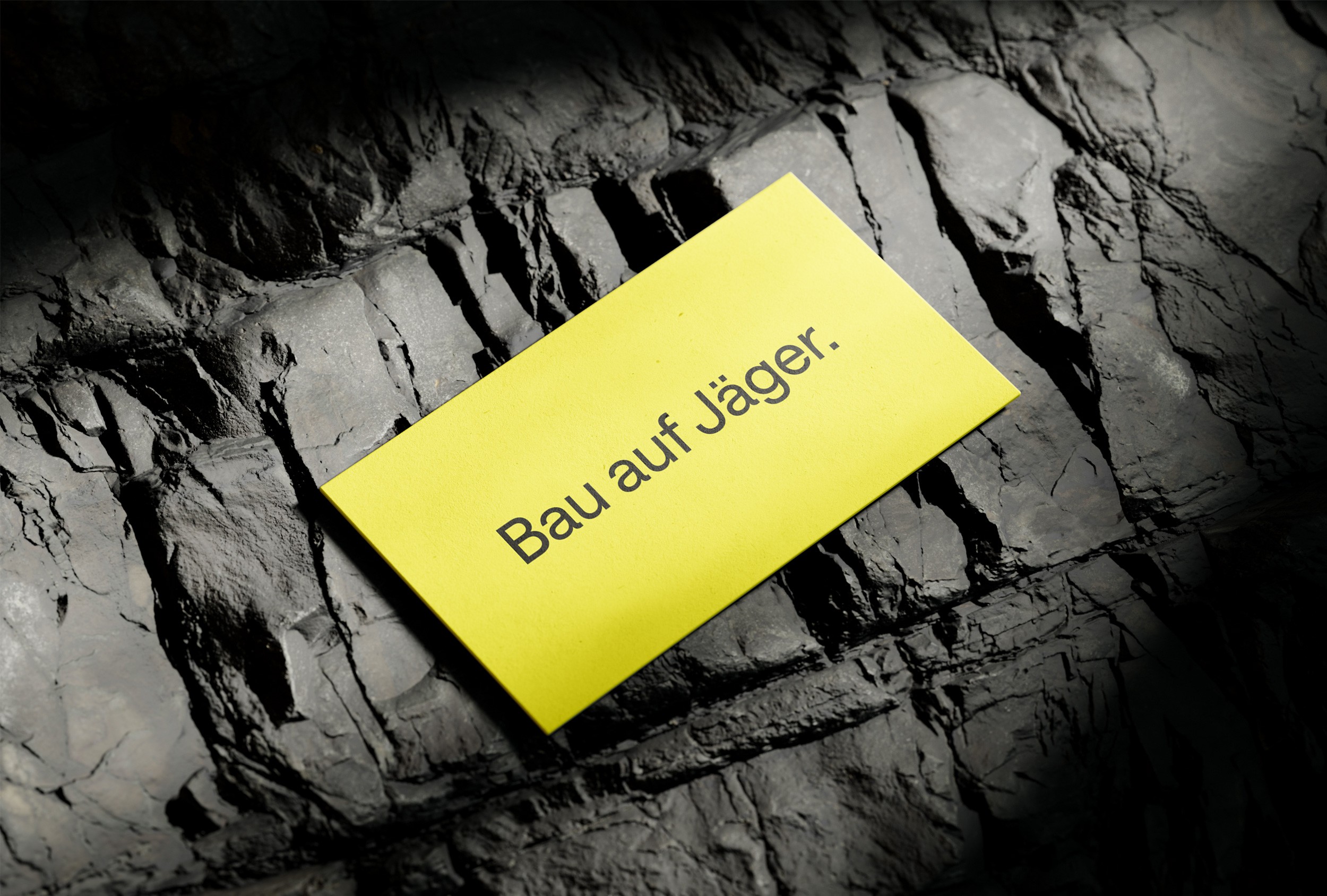 Edles, neu gestaltetes Logo des Burg Vital Resort Oberlech, das Eleganz und alpine Exklusivität verkörpert.