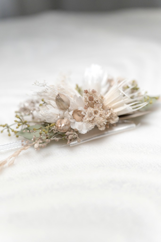 Album photo de luxe — French wedding photographer Paris — luxury wedding book France — Maison Elion — relique photographique rare — fragment intemporel — rituel artistique — photographe mariage haut de gamme — Seine-et-Marne 77 — album mariage bespoke sur mesure — timeless photography France — image symbolique — luxury French wedding photography