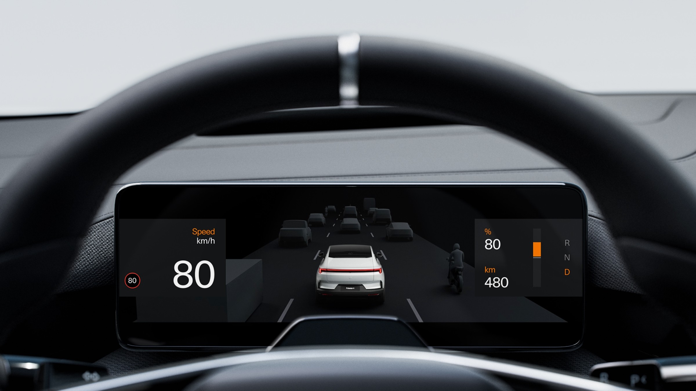 Affichage conducteur de la Polestar 4 avec aide à la conduite, visualisation du trafic et autonomie restante