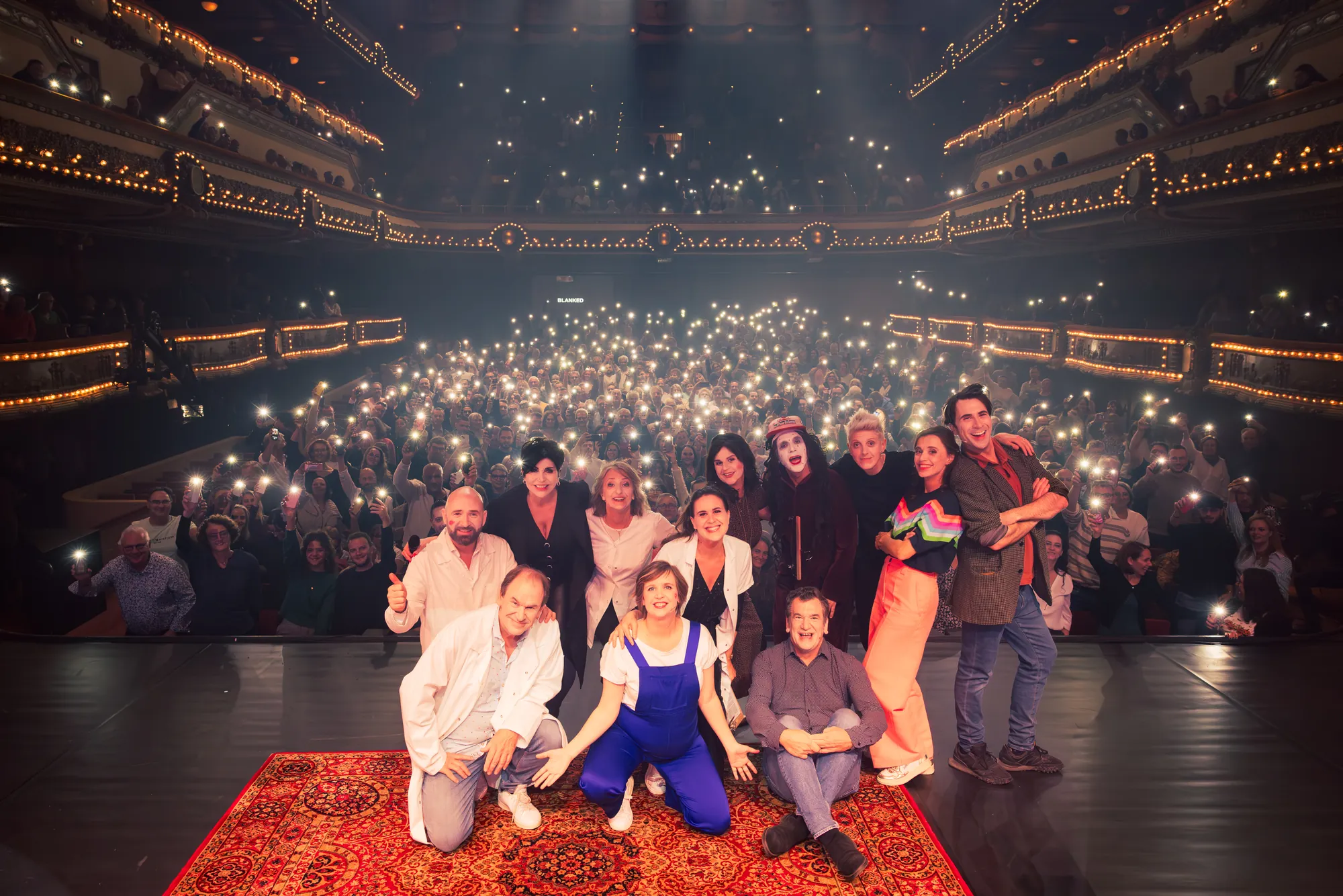Photo de groupe avec Manon Lepomme au centre