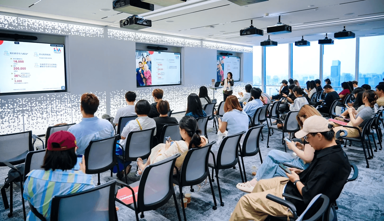 香港裝修工程 寵物傢俬訂製 寵物店內裝修案例 寵物店裝修工程 寵物店 規劃 寵物友好 Custom pet food display design Luxury pet boutique design and construction Creating an engaging layout for pet stores